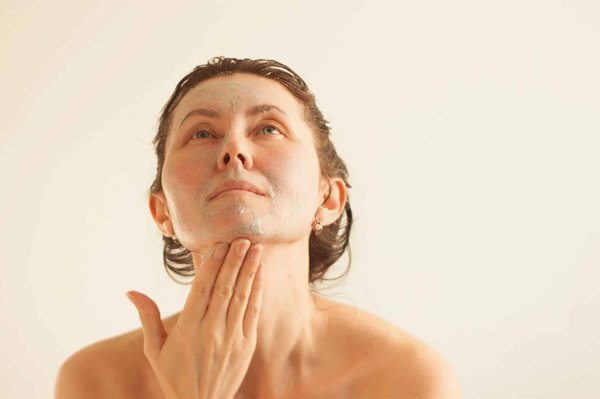 Soins du visage : comment fonctionne le peeling ?